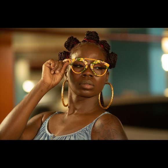 Meet your Posher, Lysandra - Picture 3 of 10